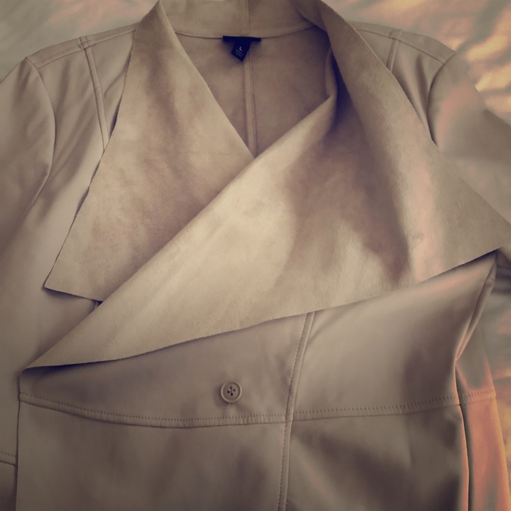 Soft taupe jacket with wide, folding lapels